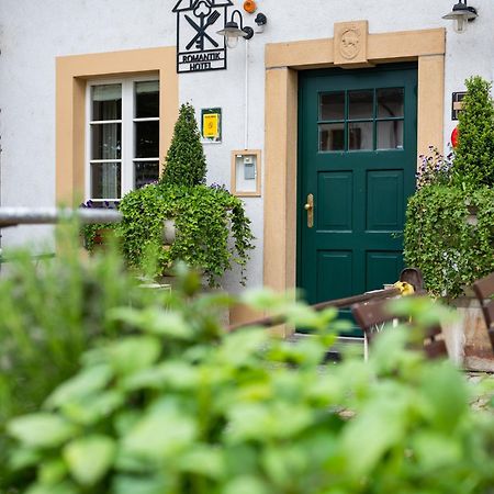 Romantik Hotel De L'Ours Sugiez ภายนอก รูปภาพ
