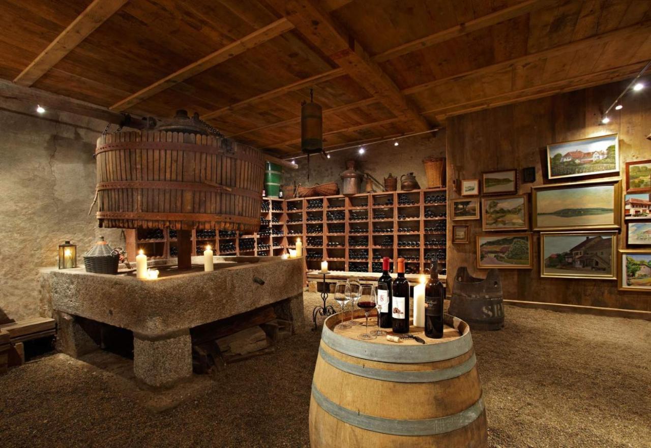 Romantik Hotel De L'Ours Sugiez ภายนอก รูปภาพ