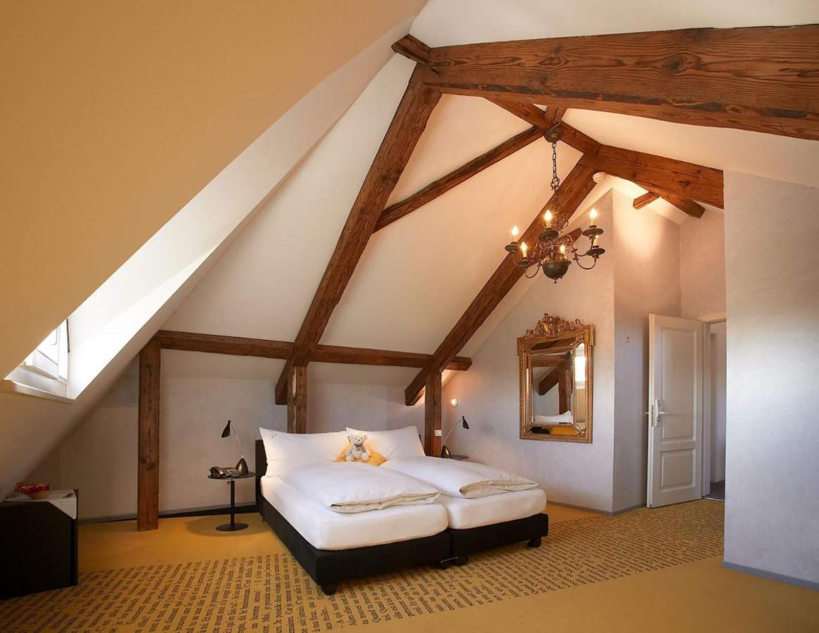 Romantik Hotel De L'Ours Sugiez ภายนอก รูปภาพ