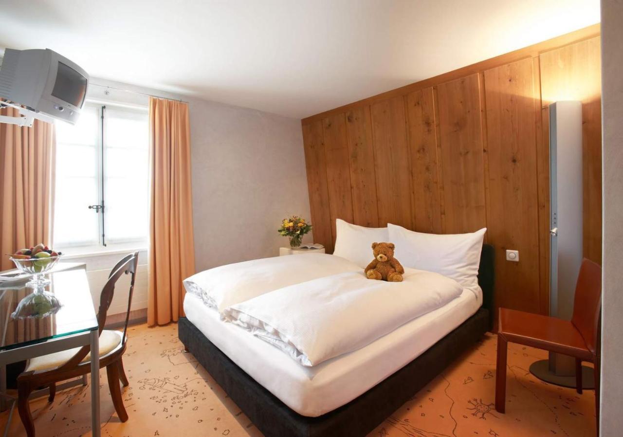 Romantik Hotel De L'Ours Sugiez ภายนอก รูปภาพ