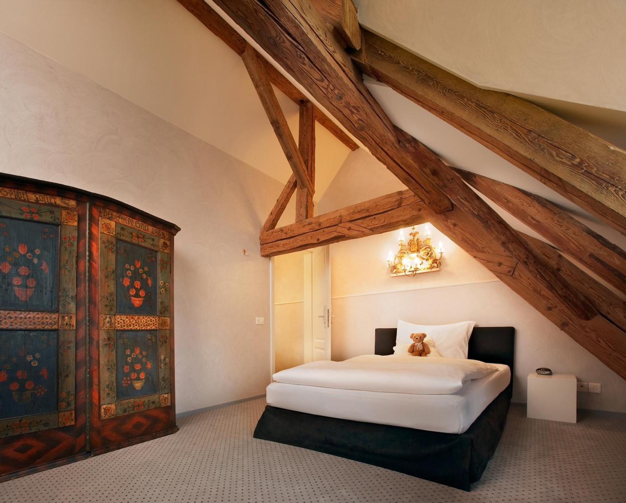 Romantik Hotel De L'Ours Sugiez ภายนอก รูปภาพ
