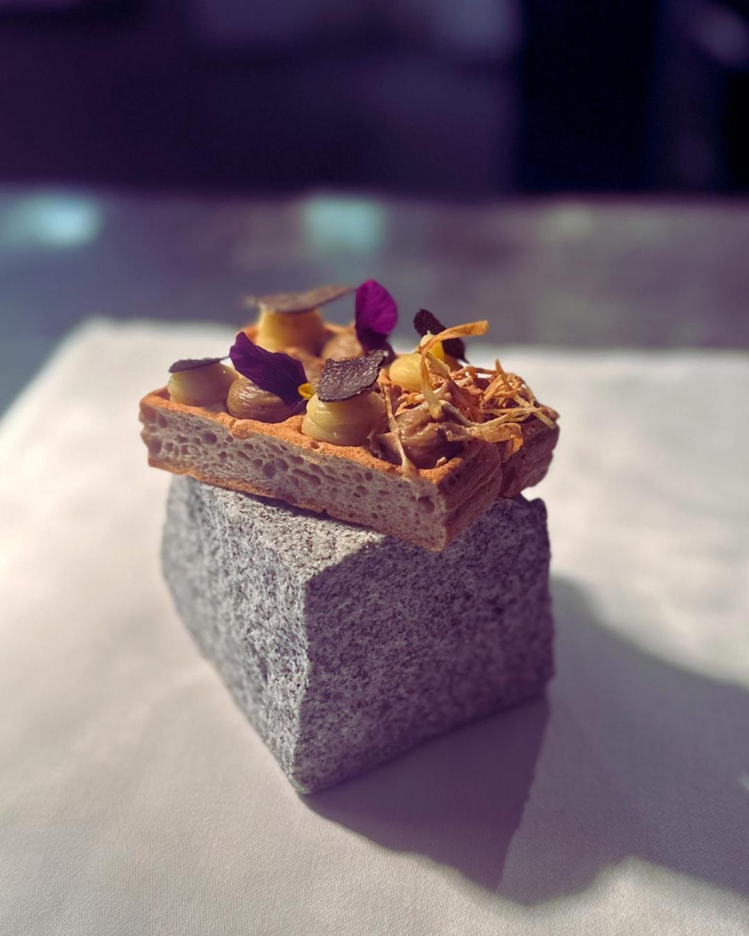 Romantik Hotel De L'Ours Sugiez ภายนอก รูปภาพ