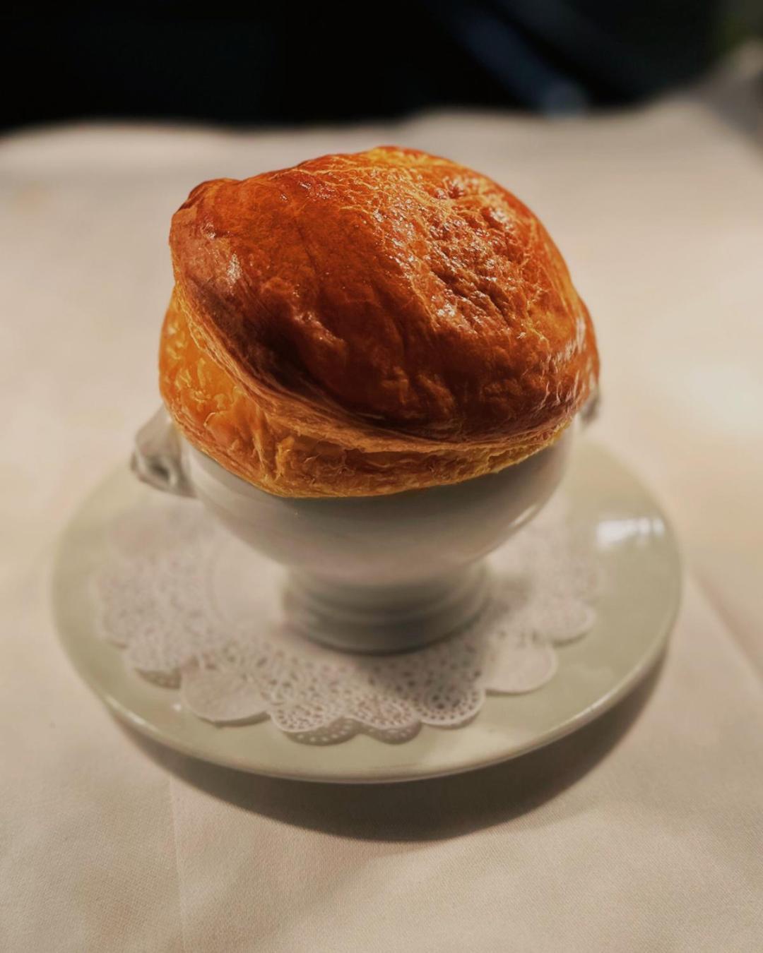Romantik Hotel De L'Ours Sugiez ภายนอก รูปภาพ