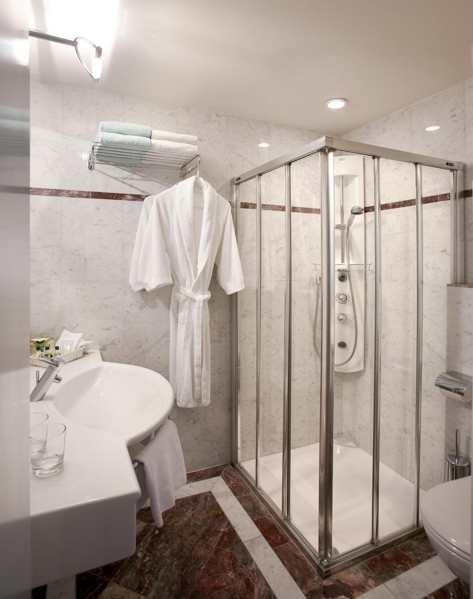 Romantik Hotel De L'Ours Sugiez ห้อง รูปภาพ